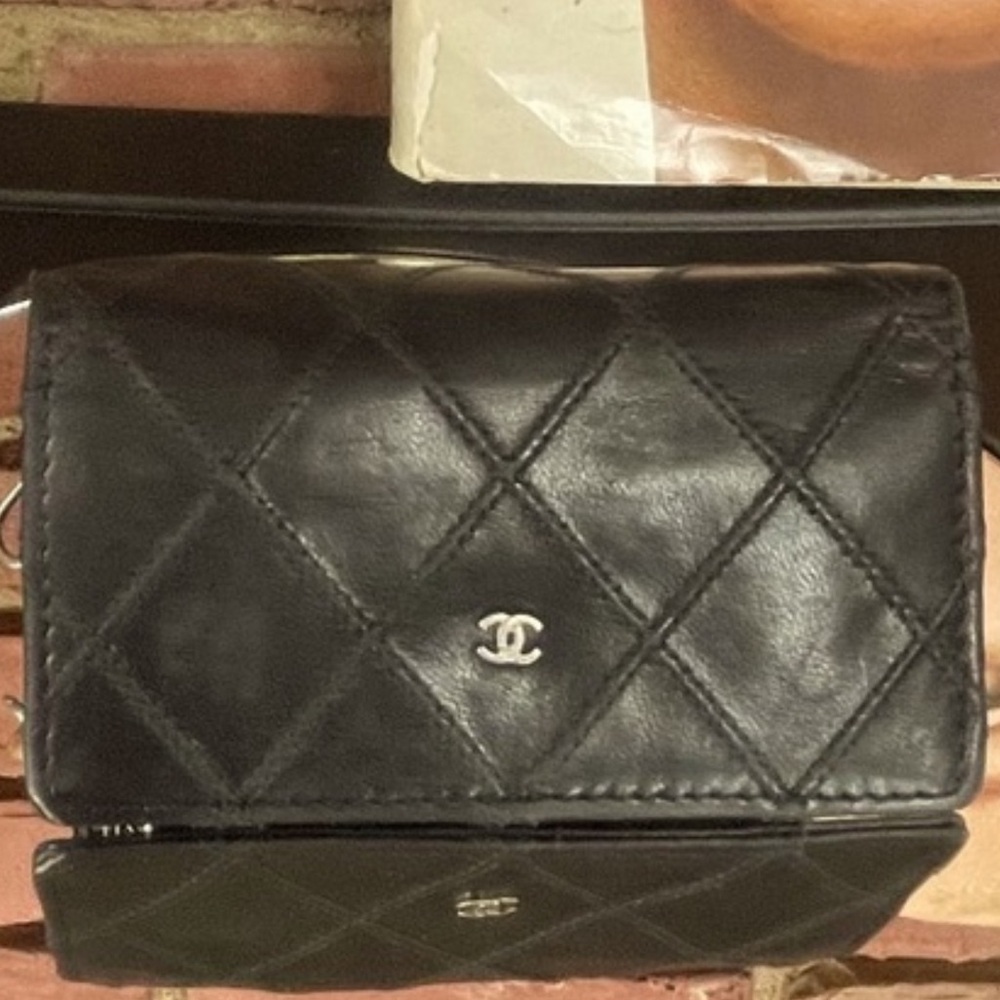 🔥🔥AUTHENTIC🔥CHANEL 🔥KEY 🔥HOLDER